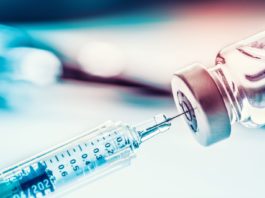 Studiu britanic: Persoanele vaccinate contra Covid-19 au un risc de două ori mai mic de infectare