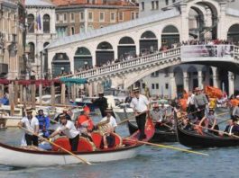 Autorităţile locale din celebrul oraş italian Veneția intenționează să impună turiştilor obligativitatea programării vizitei şi o taxă de acces