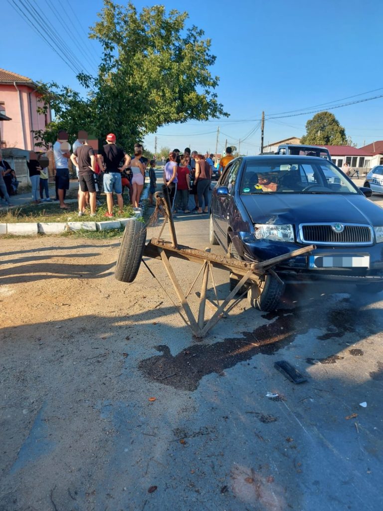 Impact între o mașină și o căruță, la Giurgiţa
