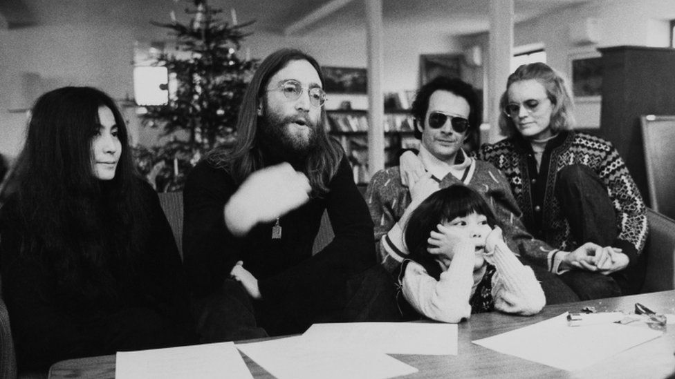 Lennon și Ono au ținut o conferință de presă în timpul șederii lor în nordul Danemarcei
