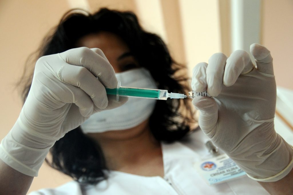 Valeriu Gheorghiță: 2.400 de școli vor beneficia de vaccinare cu echipe mobile