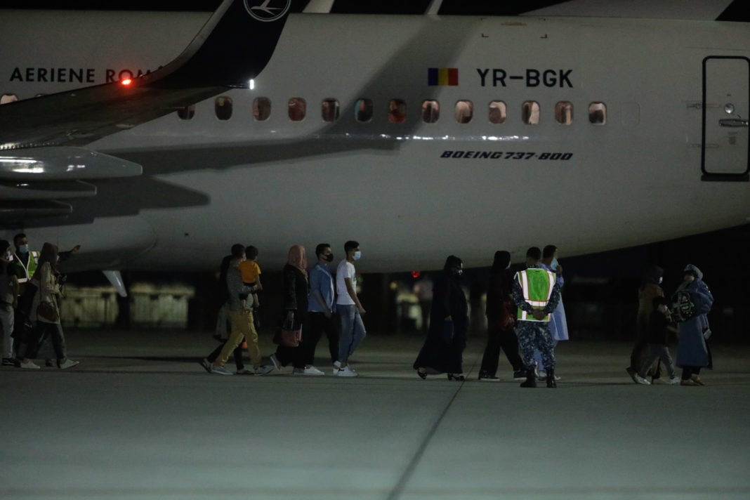 Refugiați evacuați din Afganistan de celula de criză de la MAE au aterizat la București (Foto: Inquam Photos/George Calin)