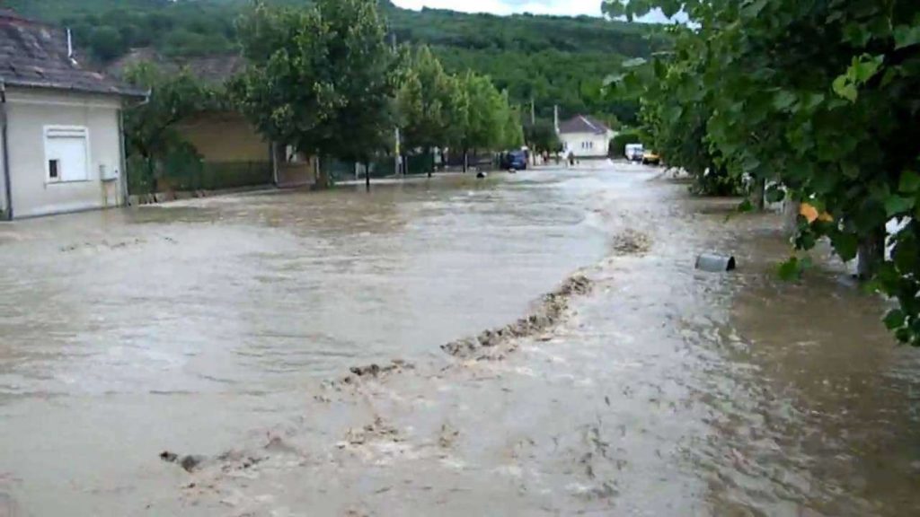 Guvernul alocă peste 377 milioane de lei pentru judeţele afectate de inundaţii