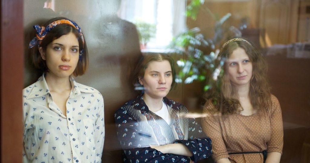 Rusia: Membră a Pussy Riot, condamnată pentru că a chemat oamenii să-l susțină pe Navalnîi
