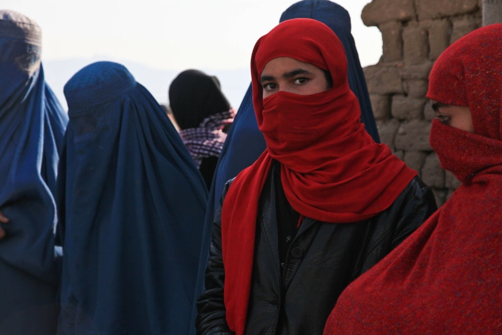Afganistan: ONU, îngrijorată în legătură cu restricţiile impuse drepturilor femeilor