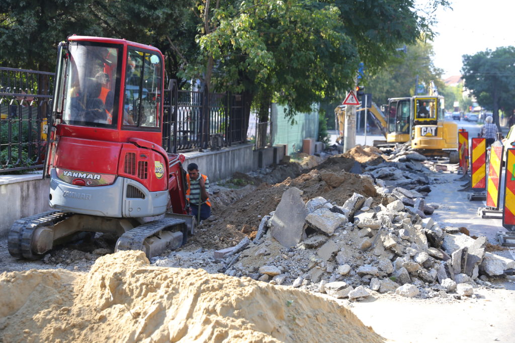 Trotuarul de pe Petre Ispirescu, „arat“ după ce a fost asfaltat