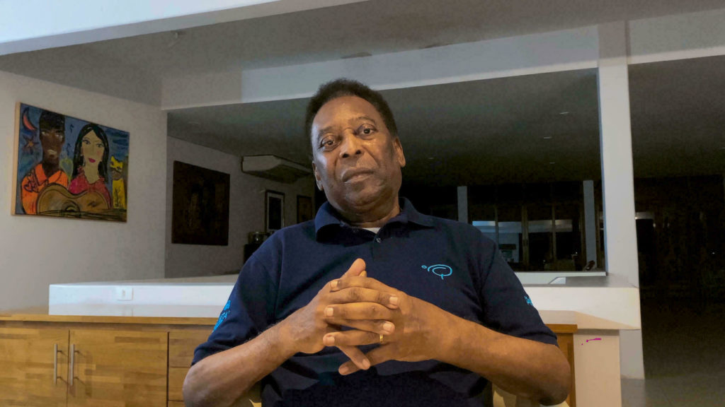 Pele a fost supus unei intervenţii chirurgicale la colon
