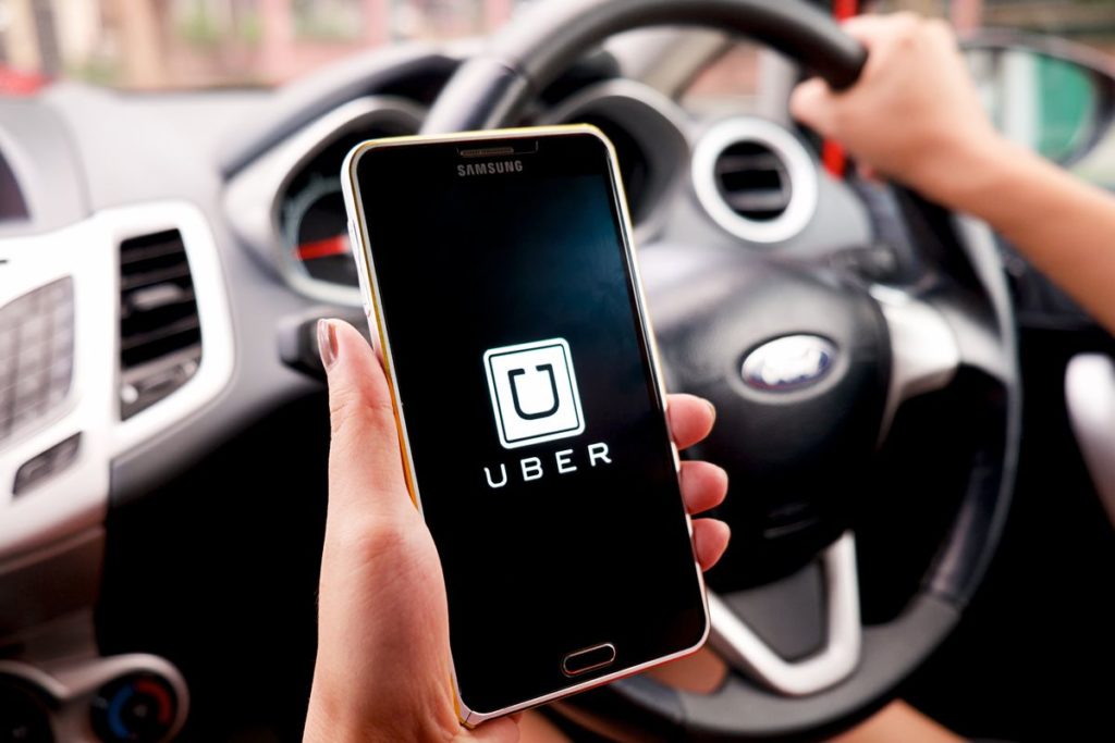 Șoferii Uber nu sunt muncitori independenți ci angajați, decide o instanță olandeză
