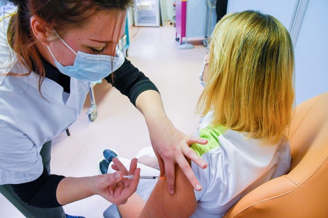 Campania de vaccinare în școli, programată să înceapă pe 13 septembrie, blocată de GDPR