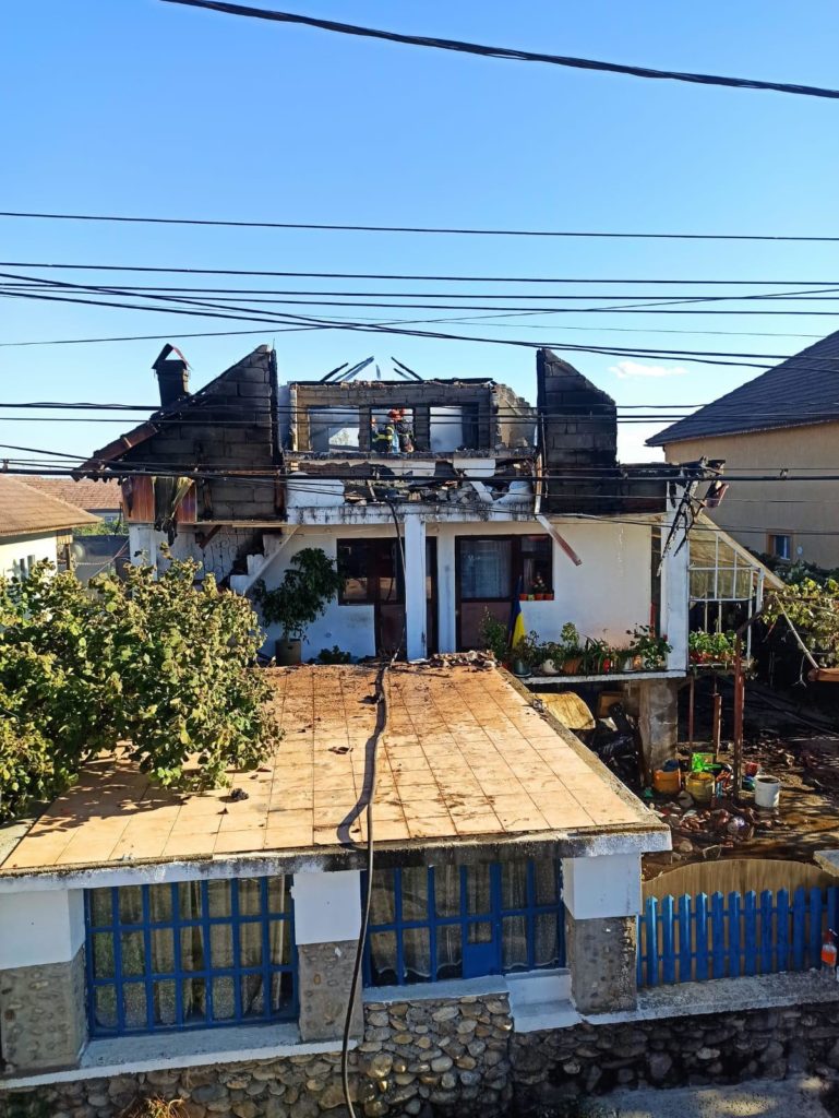 Bărbat în stare gravă, după ce a intrat în foc să își salveze fiul de 7 ani