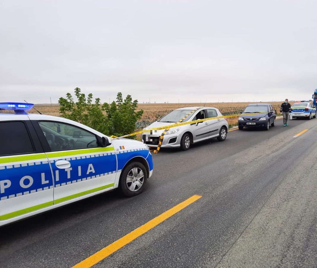 La fața locului, s-au deplasat efective sporite de polițiști, desfășurându-se activități complexe pentru identificarea autoturismului în cauză și depistarea femeii