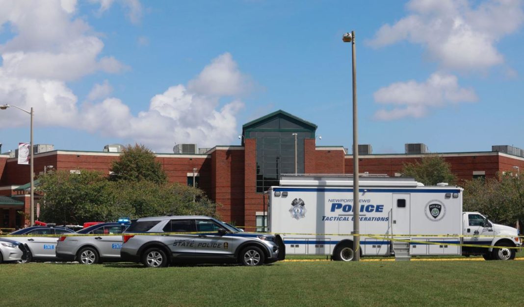 Doi adolescenți au fost împușcați într-un liceu din Virginia