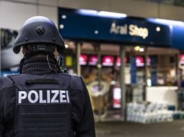 Student german, împuşcat de un bărbat pe care îl atenţionase să-şi pună masca în benzinărie