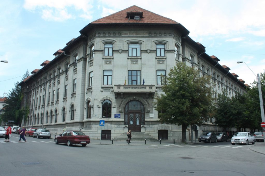 Predare hibrid la Colegiul ”Buzești”: 7 elevi în clasă, 23 online