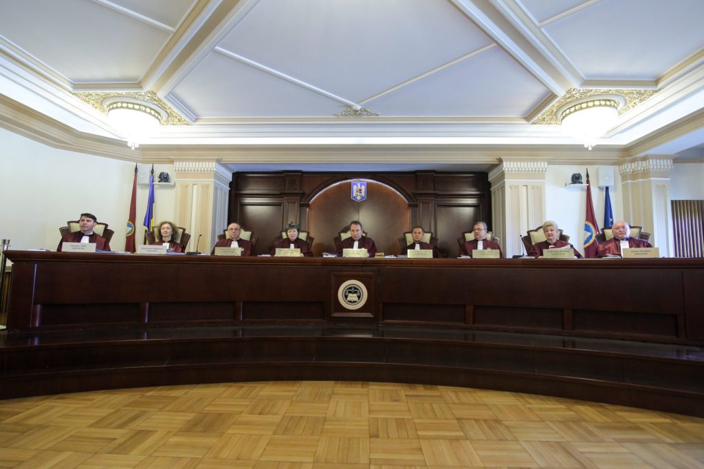 Moțiunea de cenzură, pe masa CCR