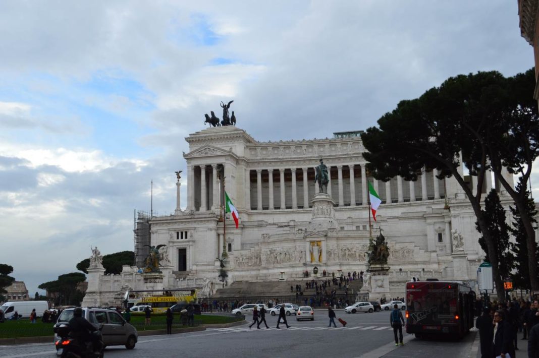 Două românce s-au bătut în centrul Romei