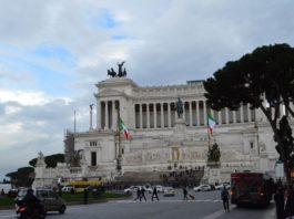 Două românce s-au bătut în centrul Romei