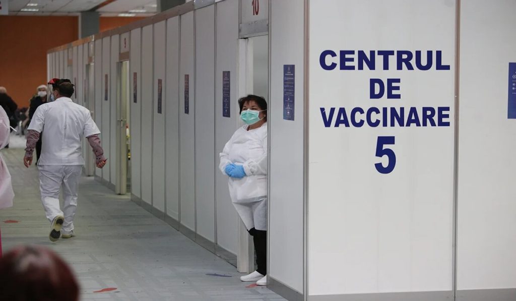 Vlad Voiculescu și Florin Cîțu se contrazic pe tema plății personalului din centrele de vaccinare