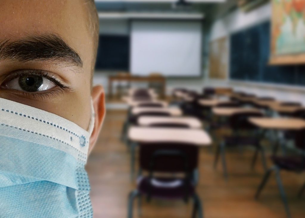 Peste 1000 de elevi confirmați cu Covid-19 după prima săptămână de școală