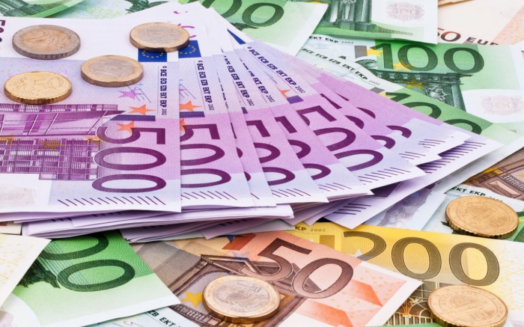 Euro atinge din nou maximul istoric în raport cu leul