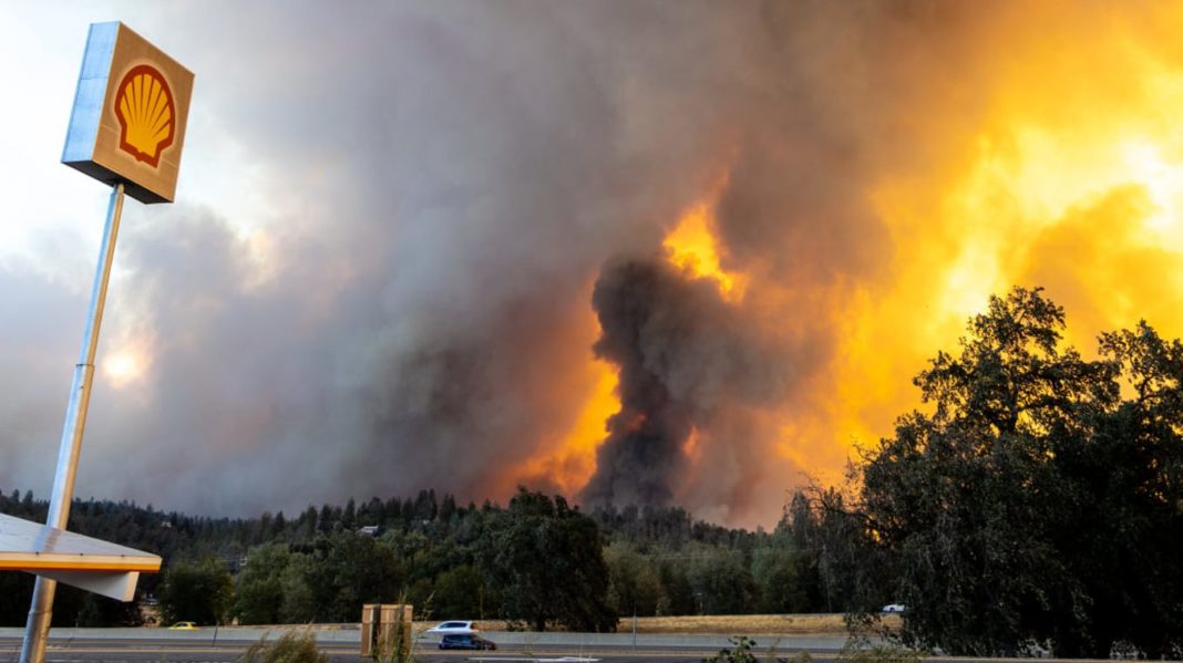 Peste 1.600 de pompieri luptă cu un nou incendiu de vegetaţie în California