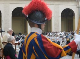 Decizie istorică la Vatican: Femeile vor putea face parte din Gărzile Elvețiene