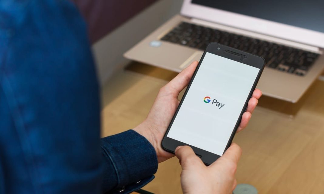 Românii pot face plăți cu telefonul şi prin aplicația Google Pay