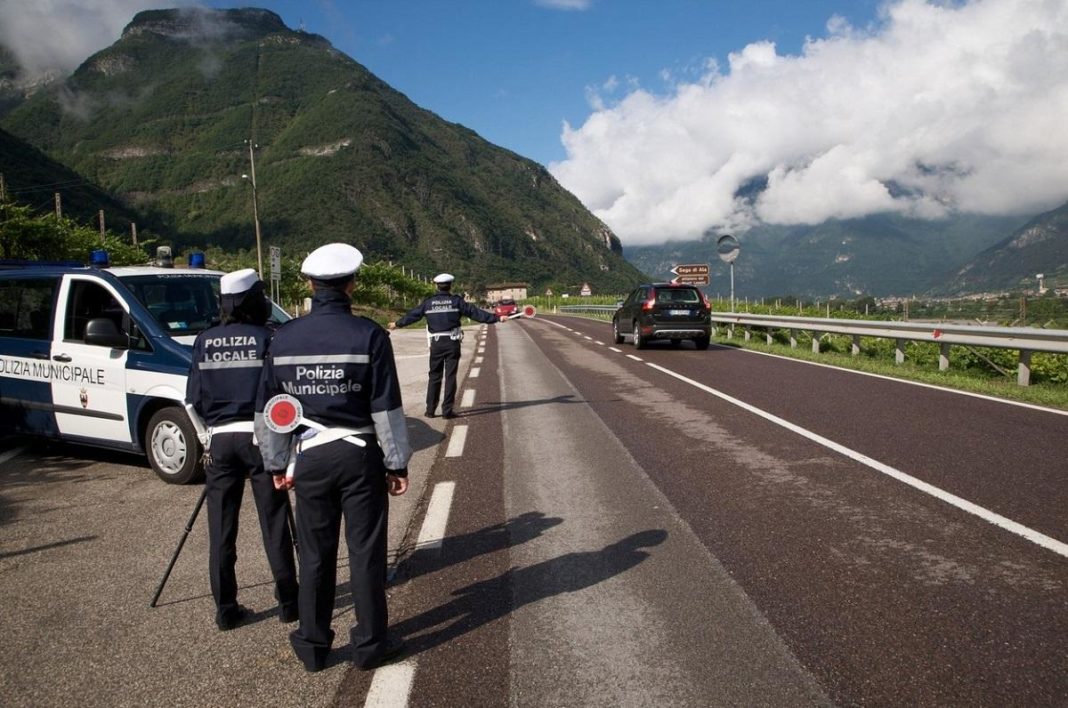 Un hoţ român din Italia, prins la un control în trafic