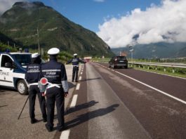 Un hoţ român din Italia, prins la un control în trafic