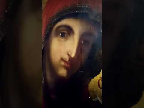 (VIDEO) Gorj: Icoană filmată în timp ce pare că plânge