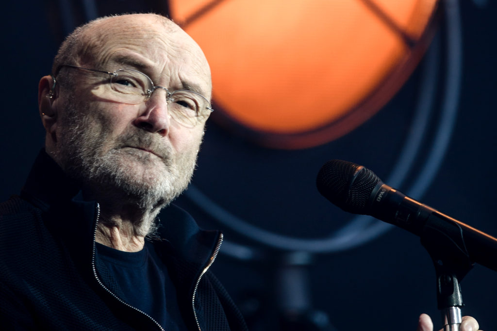 Phil Collins nu mai poate cânta la tobe
