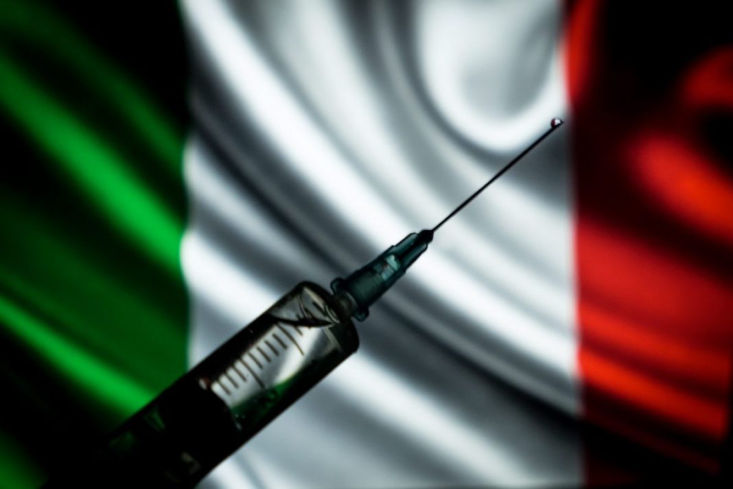 Italia a început astăzi administrarea celei de-a treia doze de vaccin anti-Covid