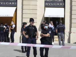 Bijuterii de 10 milioane de euro, furate dintr-un magazin de firmă din Paris