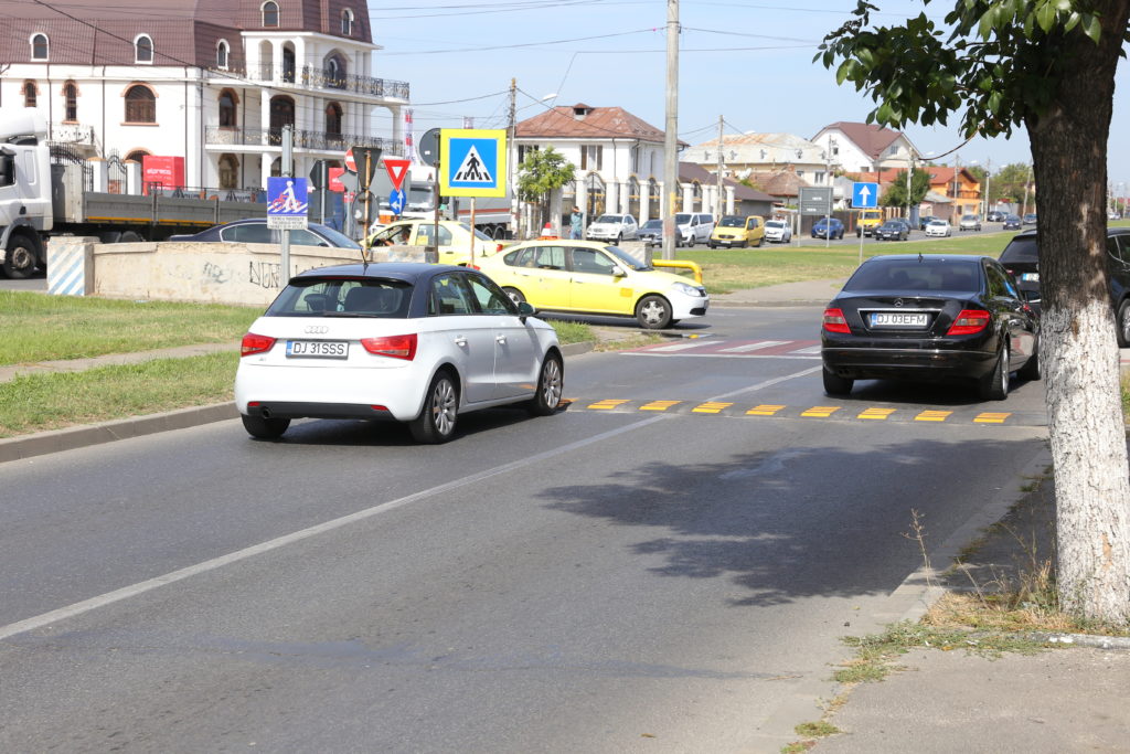 Olguţa s-a lăsat înduplecată! Limitatoare de viteză, în intersecţiile periculoase din Craiova