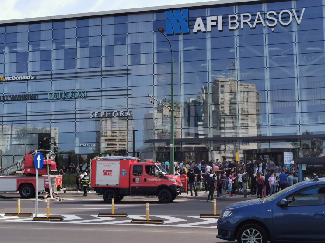 Incendiu izbucnit la un mall din Braşov