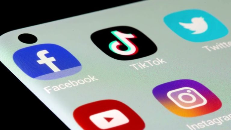 (VIDEO) Noi amenzi pentru Facebook şi Twitter în Rusia