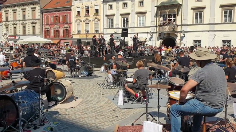 (VIDEO) Slovenia: 100 de toboșari de toate vârstele au cântat în sincron