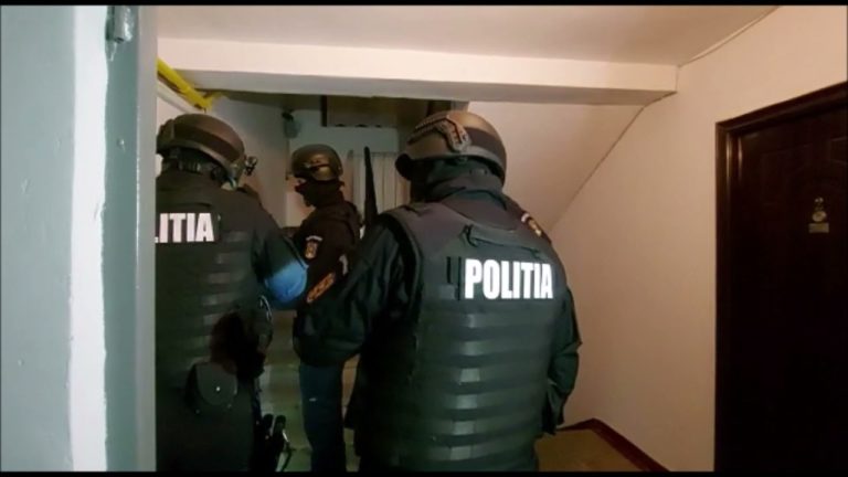 Percheziţii în trei judeţe într-un dosar de falsificare de certificate de vaccinare