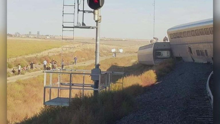 (VIDEO) Trei morţi şi mai mulţi răniţi după deraierea unui tren în Montana