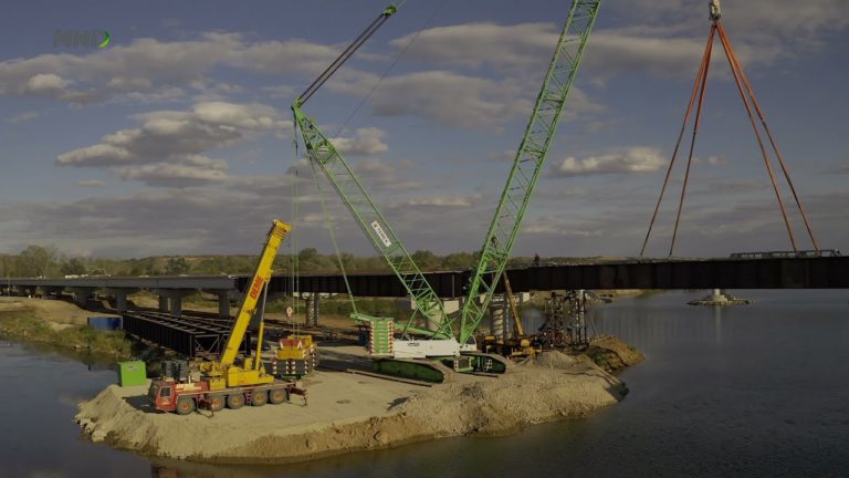 (VIDEO) Drumul Expres Craiova – Pitești: Cum au fost montate grinzile principale la podul peste Olt