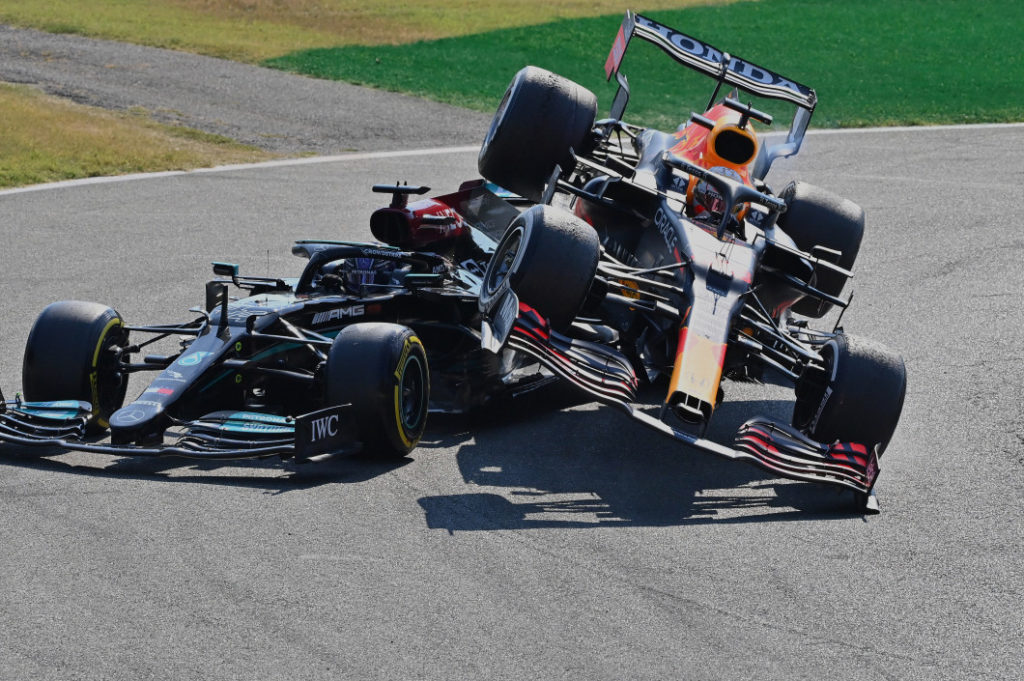 F1 / Doi se ciocnesc, al treilea câştigă! Ricciardo a triumfat în MP al Italiei