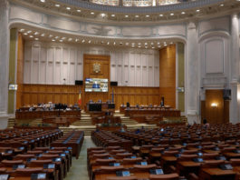 Ședința parlamentară ce viza moțiunea de cenzură, amânată pentru luni