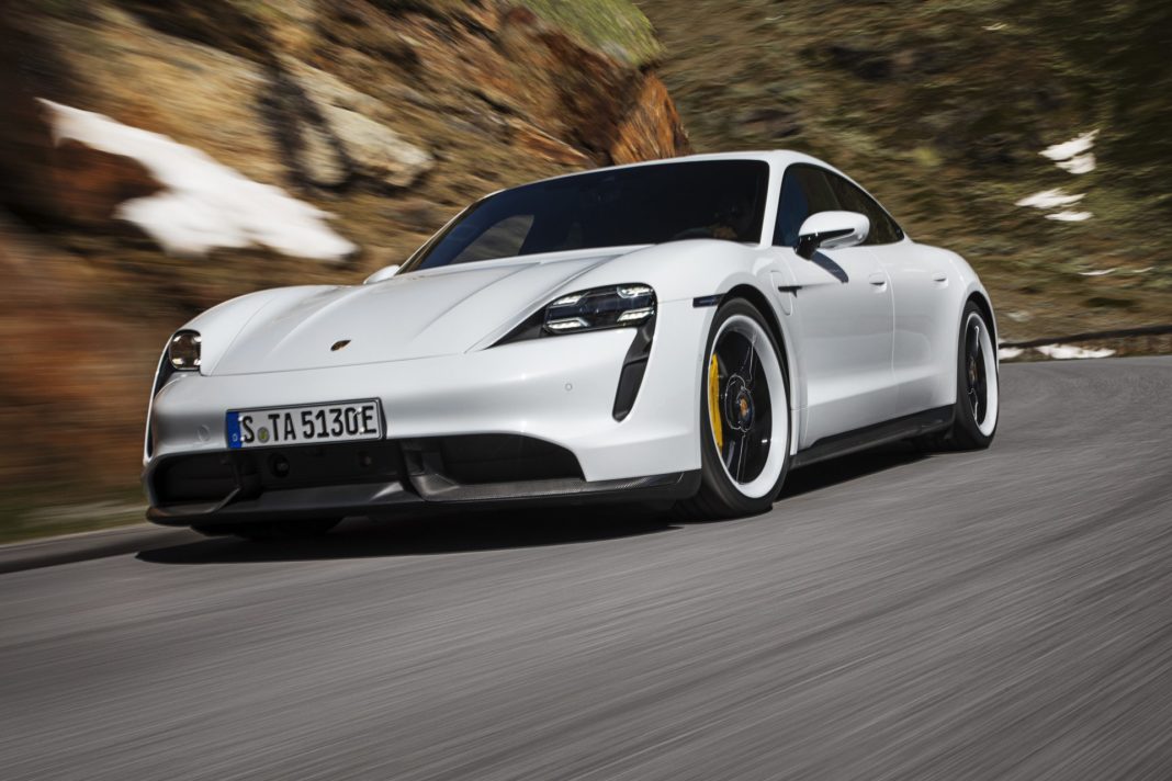 Porsche a vândut deja producția pe un an a modelului electric Taycan