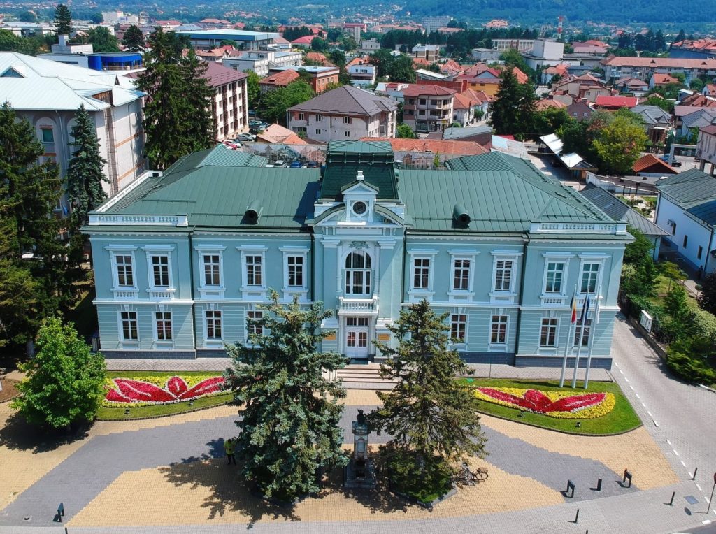 Angajații Primăriei Râmnicu Vâlcea vor veni la lucru numai dacă sunt vaccinaţi anti-Covid