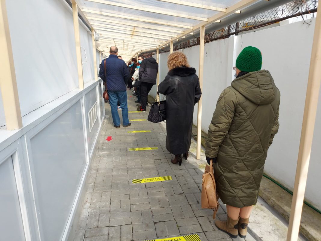 foto: vaccinare Caption: Peste 60% din cadrele didactice din Dolj sunt vaccinate