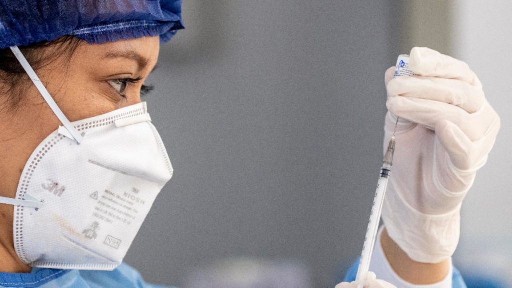 Campania de vaccinare împotriva COVID-19,  lansată în Franţa