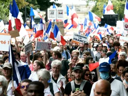 Proteste masive în Franţa împotriva permisului sanitar. A fost a opta sâmbătă consecutivă de proteste în Hexagon.