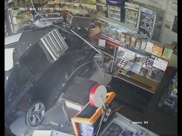 (Video) Imagini incredibile cu momentul în care BMW-ul a intrat în non-stop