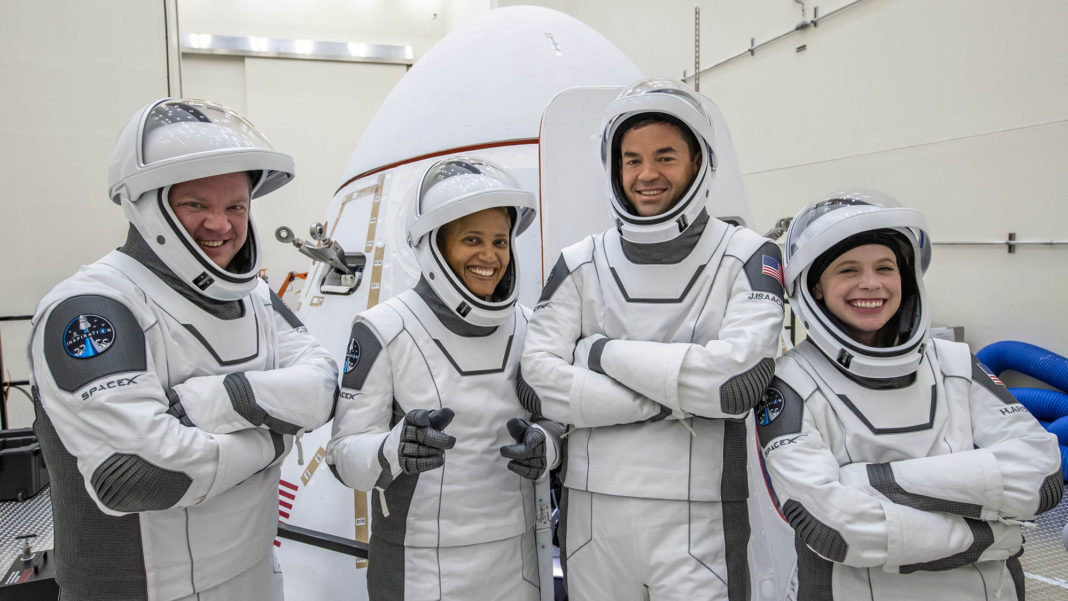 Cei patru pasageri ai SpaceX