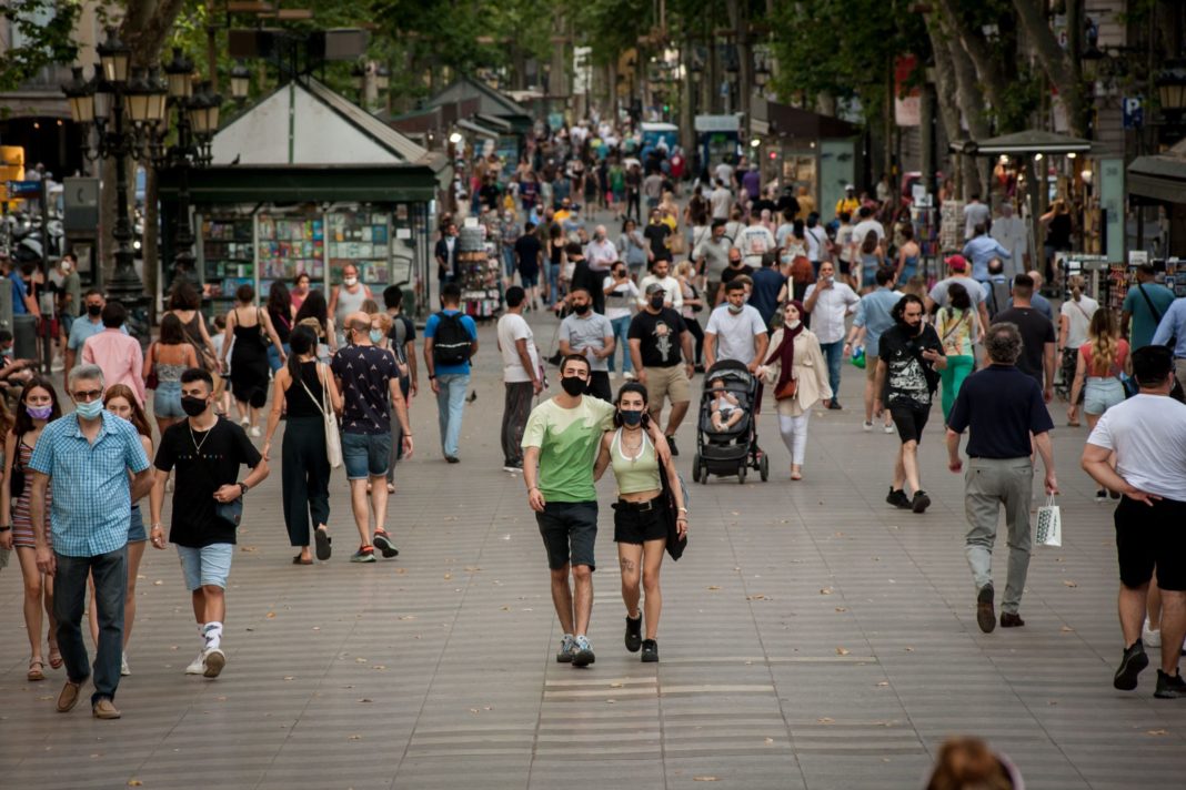 70% din populaţia din Spania, imunizată cu două doze de vaccin anti-Covid